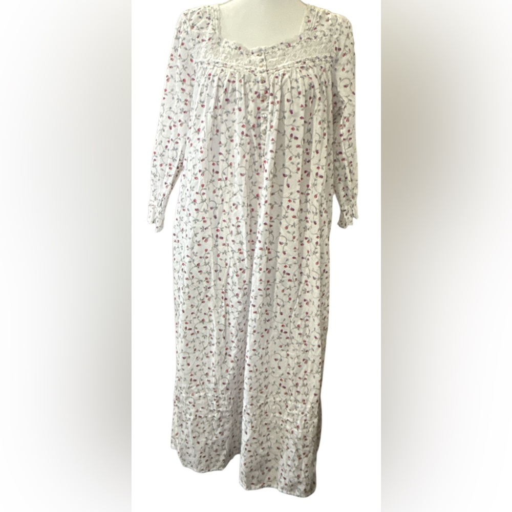 Eileen West White Floral Nightgown with lace trim size M